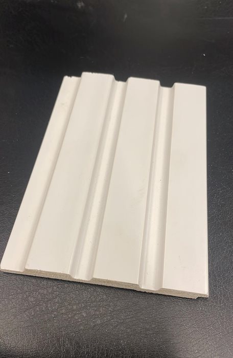 לוח דקורטיבי לבן חלק